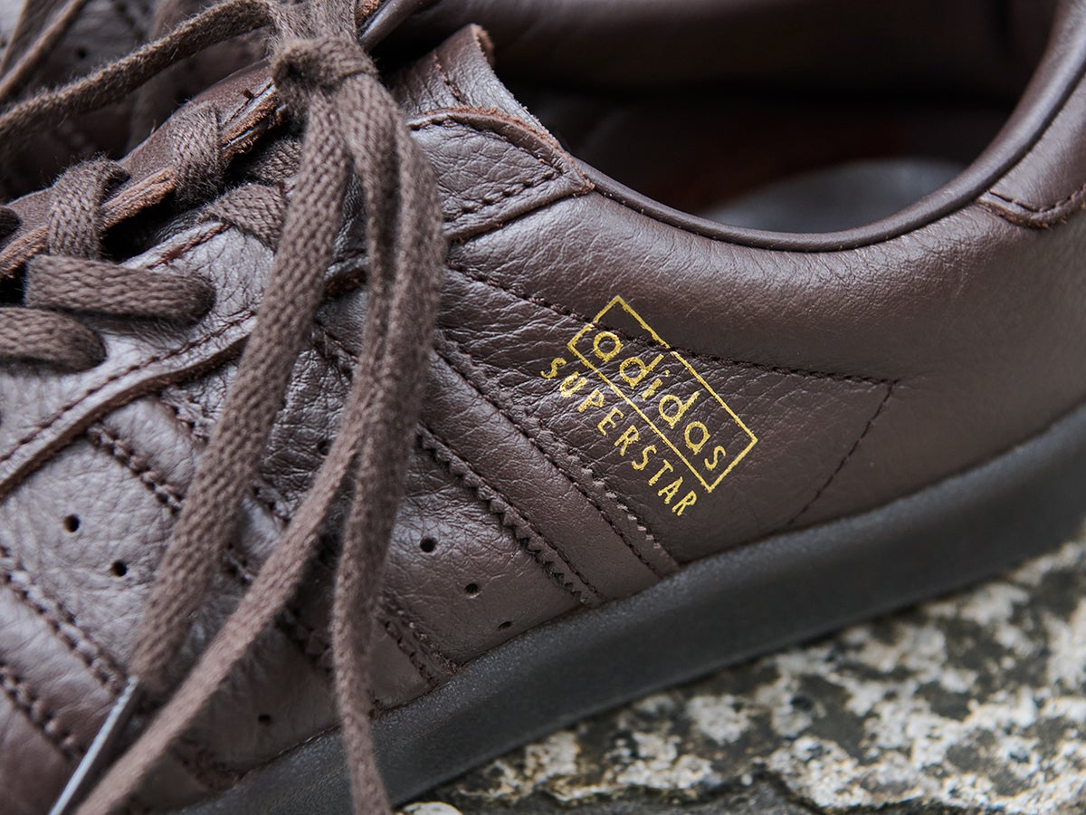 adidas Originals、アディダスオリジナルズ、スーパースターヴィンテージ、SUPERSTAR VINTAGE、ブラウン、サイド、寄り