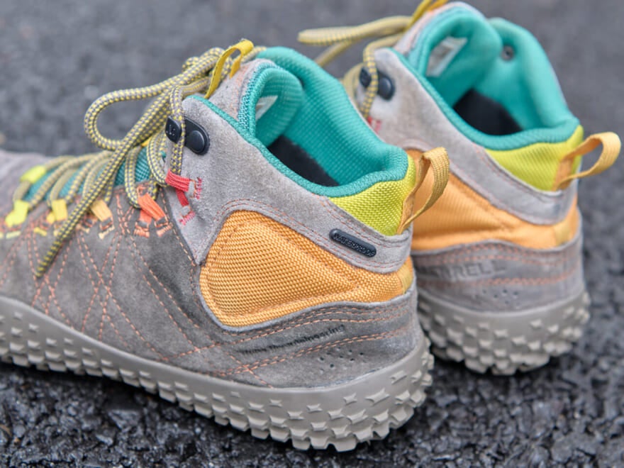 White Mountaineering &times;  MERRELLの愛用スニーカー&nbsp;「WRAPT MID WATERPROOF」バック