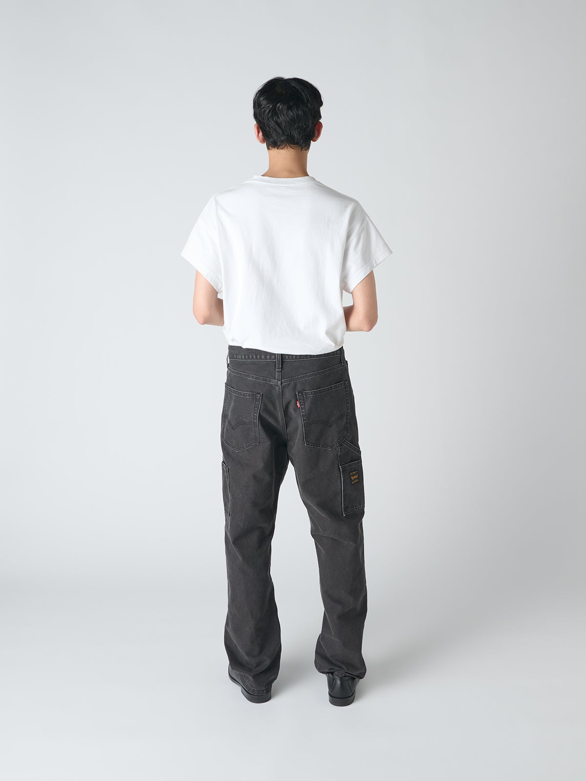 リーバイス®/WORKWEAR 568™ ルーズストレート カーペンターパンツ ブラックの着用バック