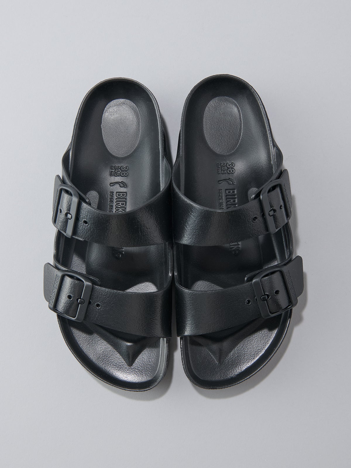 ビルケンシュトックの黒いコスパ名品|BIRKENSTOCKのアリゾナ EVAの俯瞰