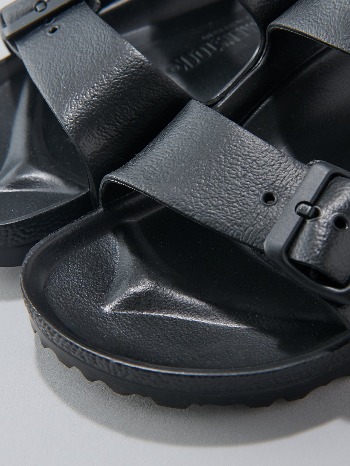 ビルケンシュトックの黒いコスパ名品|BIRKENSTOCKのアリゾナ EVAのフットベッド