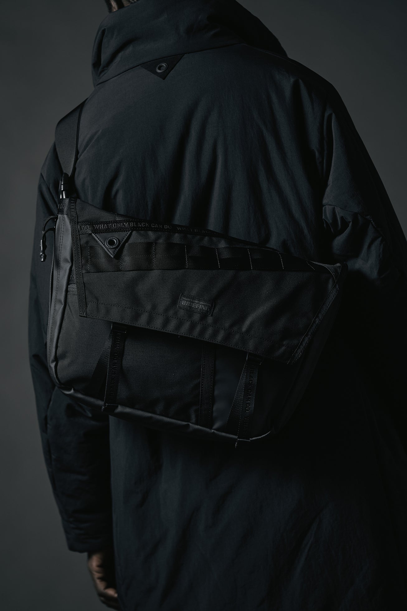 WM×BR NEOCHROME MESSENGER 正面