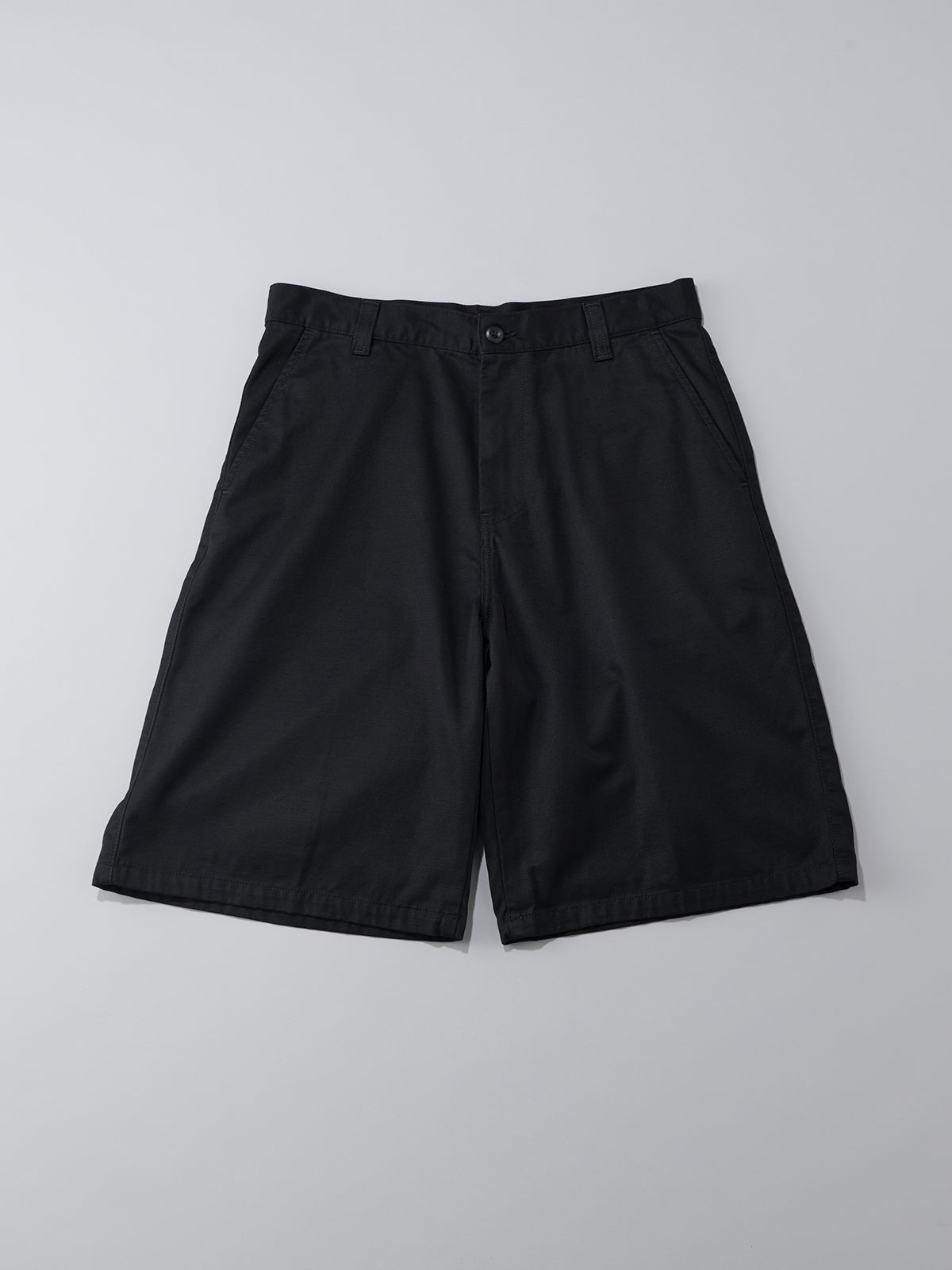 【カーハート WIPの黒いコスパ名品】Carhartt WIPのブレーダーショーツ