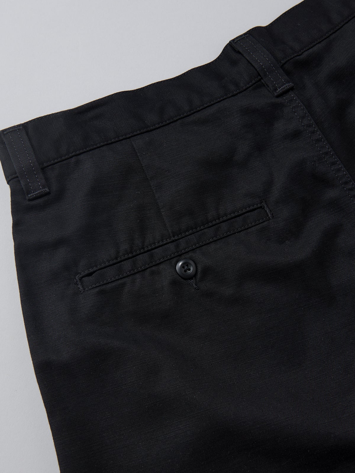 【カーハート WIPの黒いコスパ名品】Carhartt WIPのブレーダーのバックポケット
