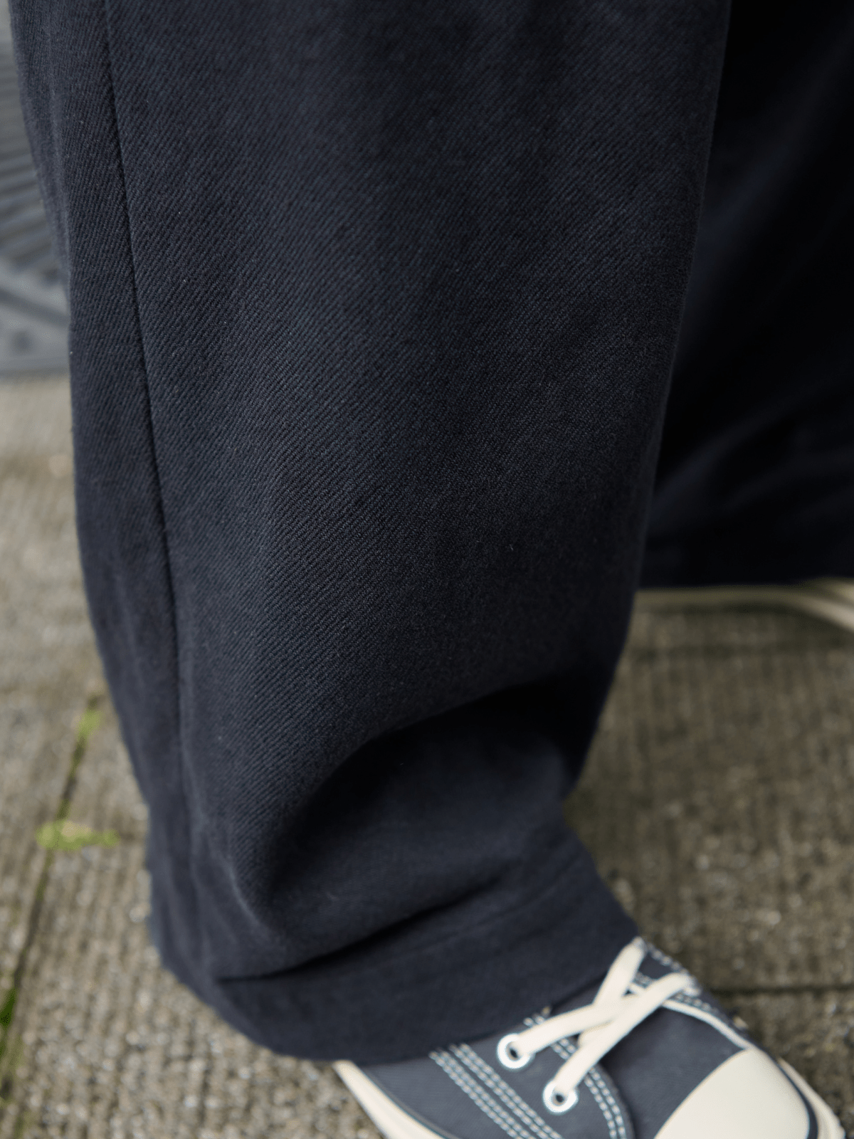 CONVERSE &times; BEAMS「ALL STAR J HI」に合わせたスラックス