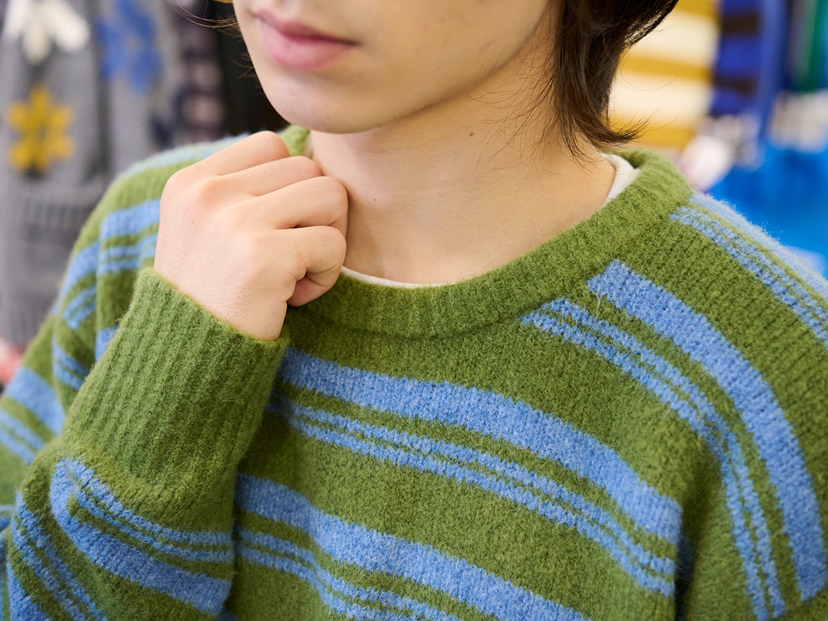 パフィータッチニットボーダークルーネックセーター、ネック