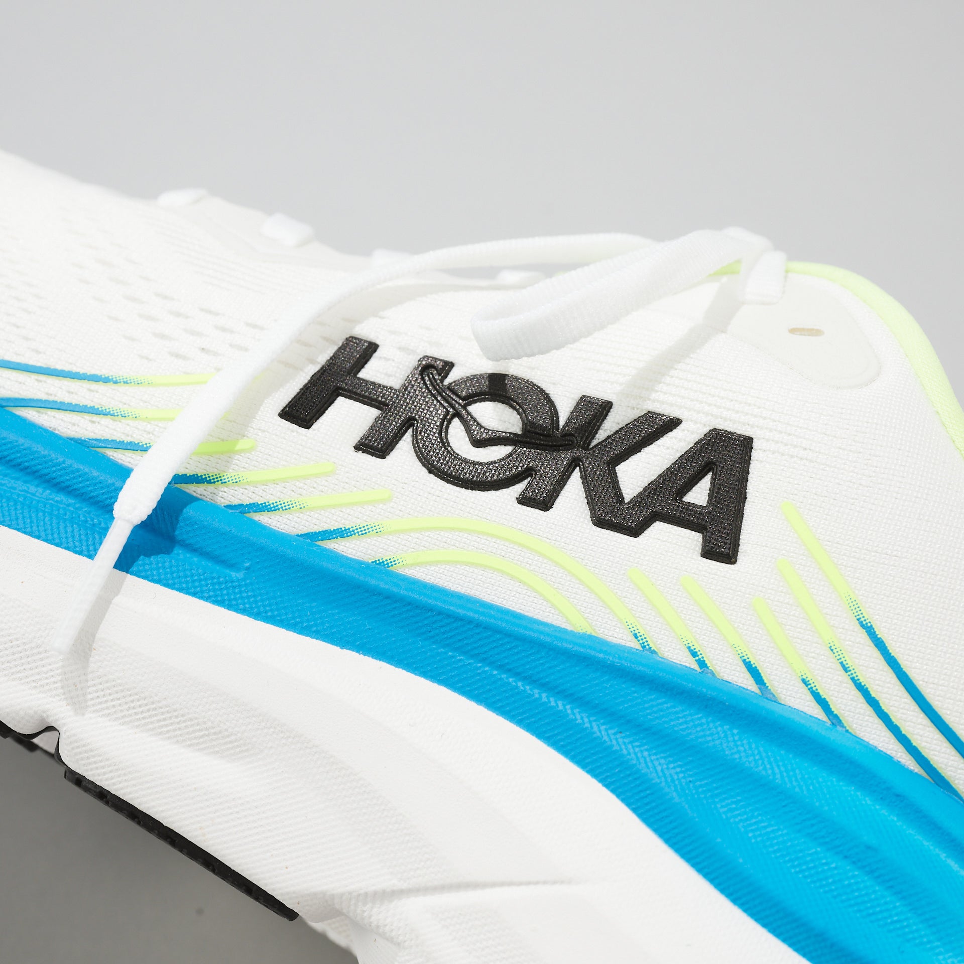 HOKA CLIFTON 11/ロゴ寄り斜め