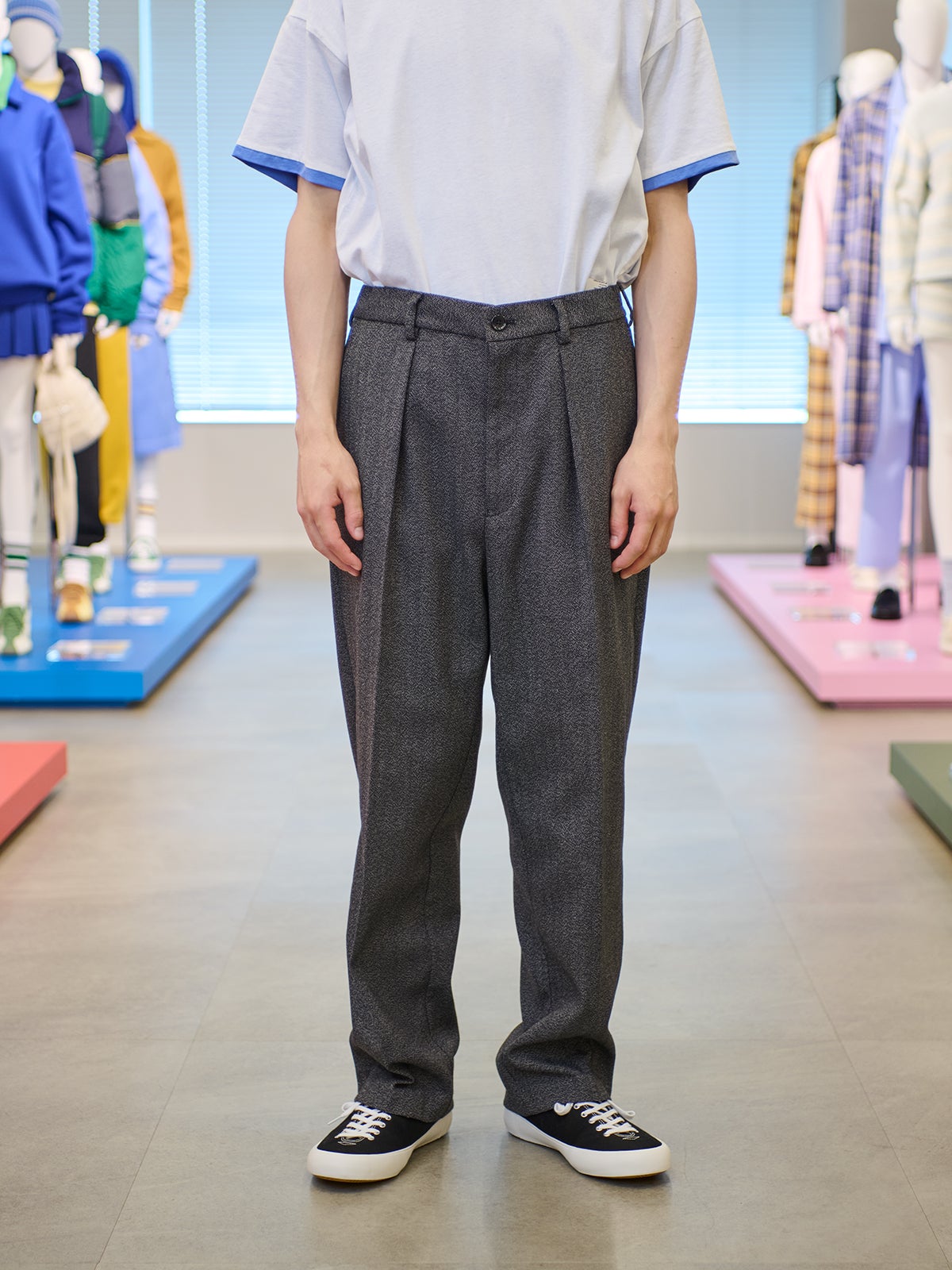 タックテーパードパンツ(ツイーディー)