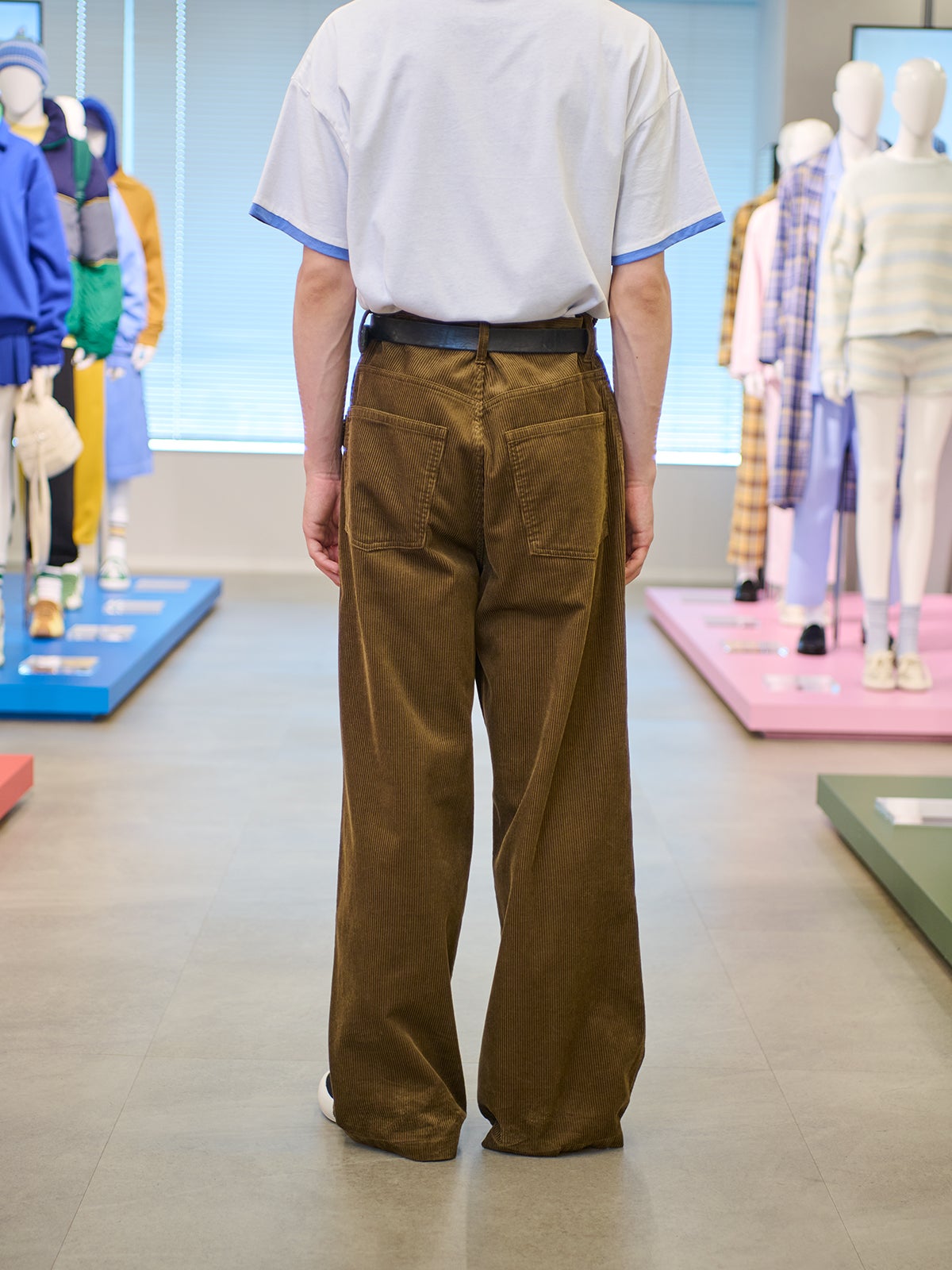 コーデュロイスーパーワイドパンツ、バック