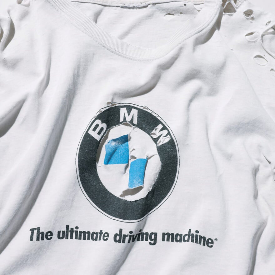90年代のBMWのロゴTのダメージ部分