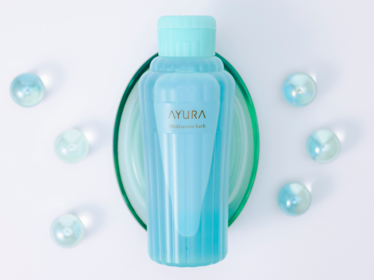 夏の疲れに「青いAYURA」。夏限定入浴料でからだと心を整える“涼体験”を【ひんやりコスメレビュー／アユーラ「メディテーションバス（香涼み）α」】