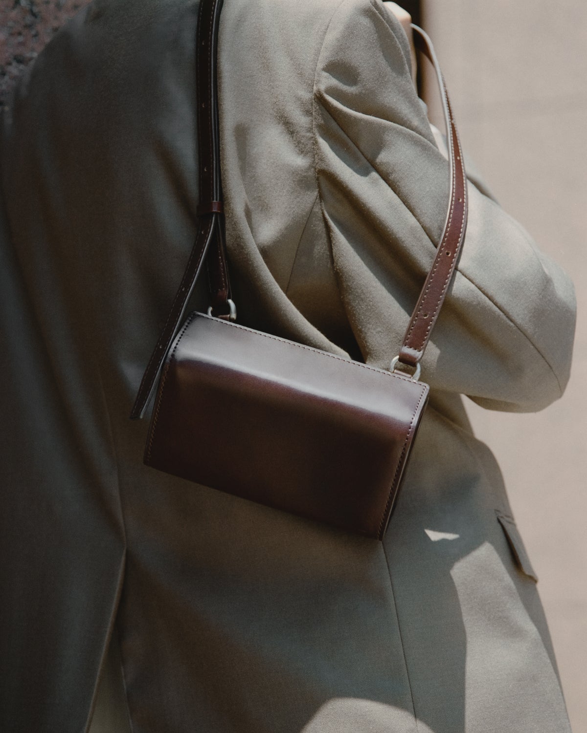 YOKE × TSUCHIYA KABAN Camera Bag 着画