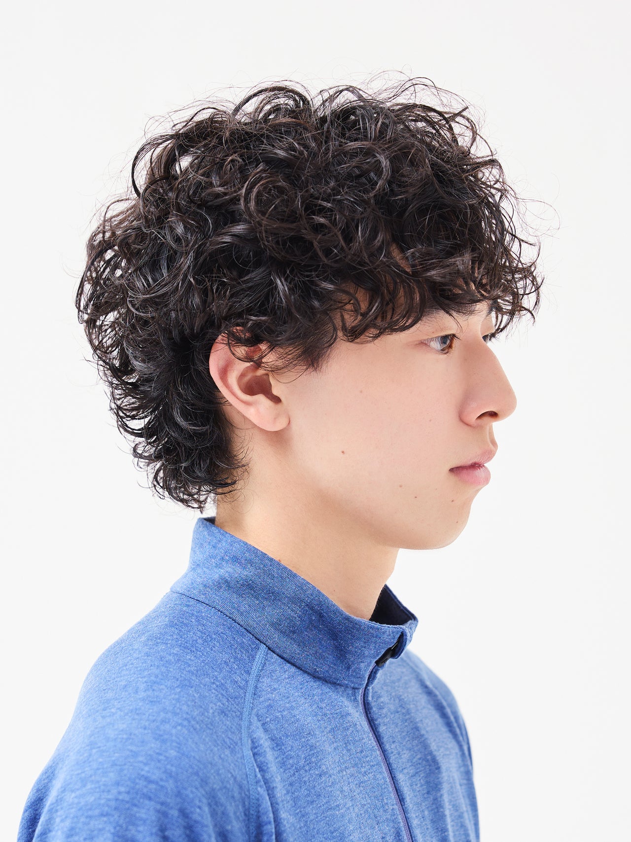 強いだけじゃない。品よく決まるハードパーマ【東京最旬ヘアカタログ】