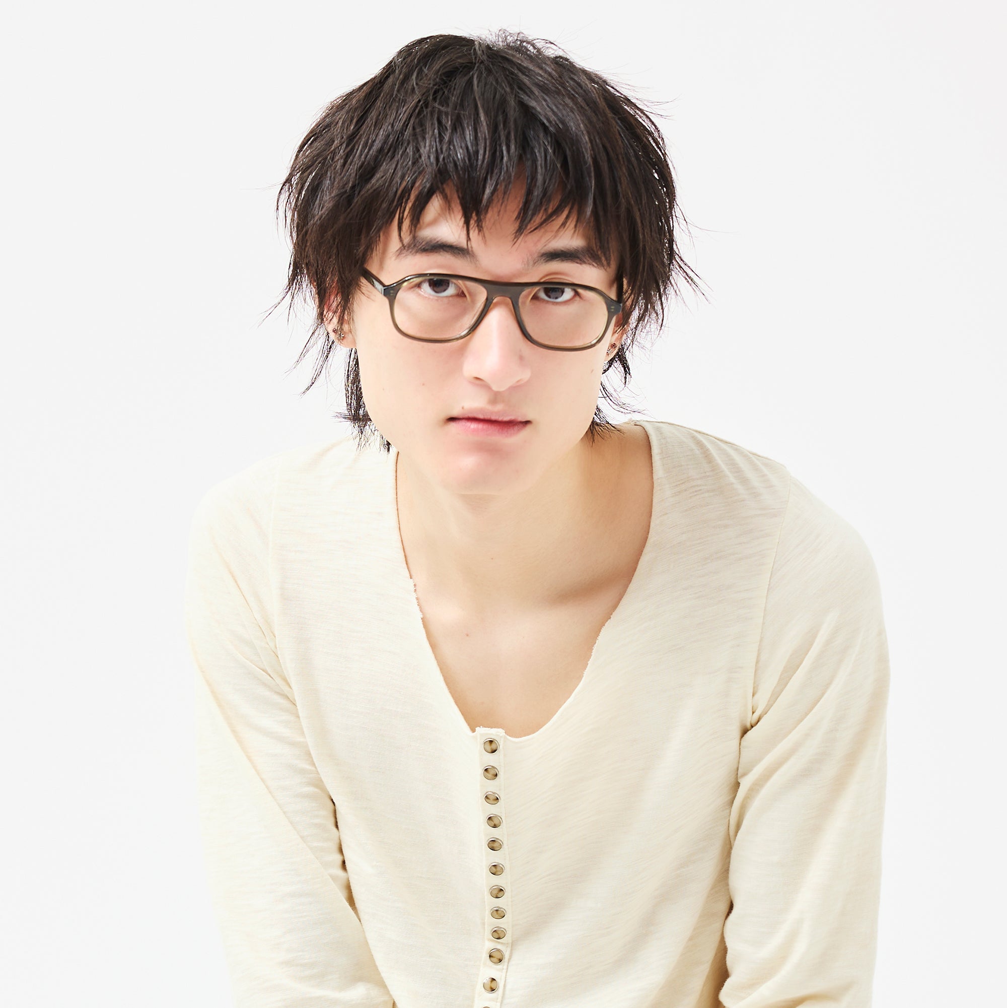 ナードな雰囲気をオシャレに落とし込むのは、計算された不完全さ【東京最旬ヘアカタログ】