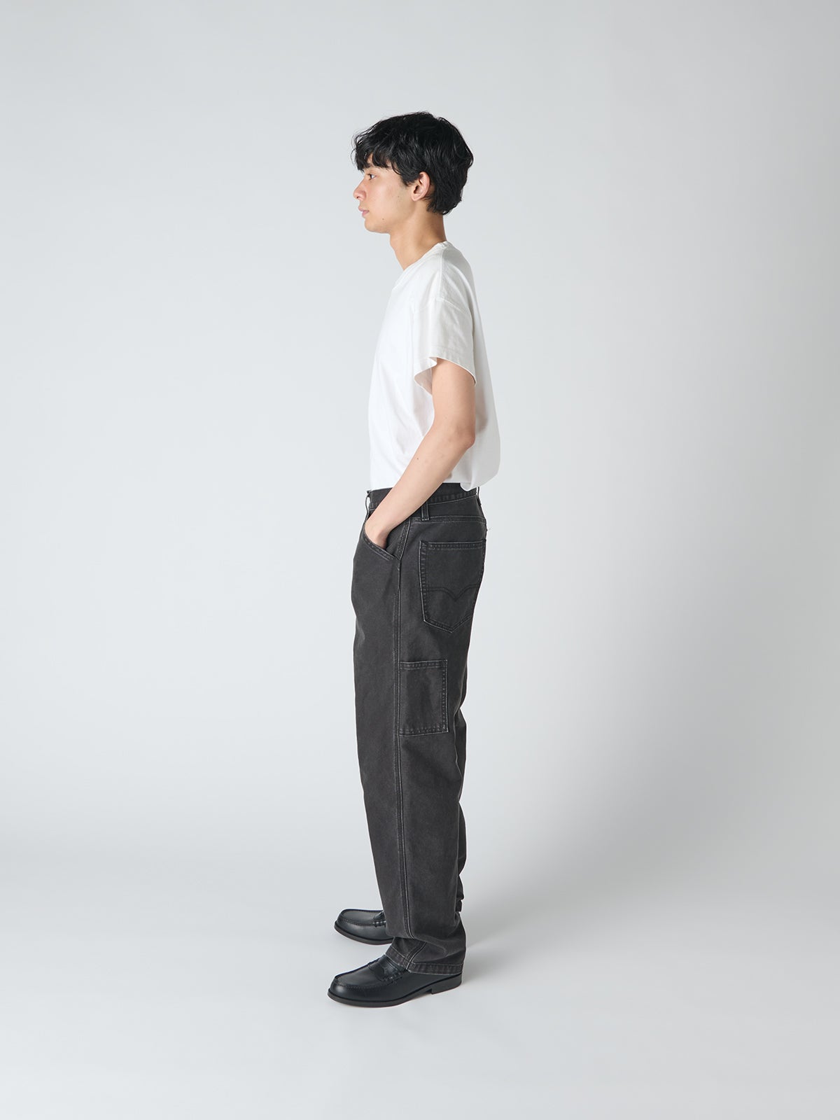リーバイス®/WORKWEAR 568™ ルーズストレート カーペンターパンツ ブラックの着用サイド
