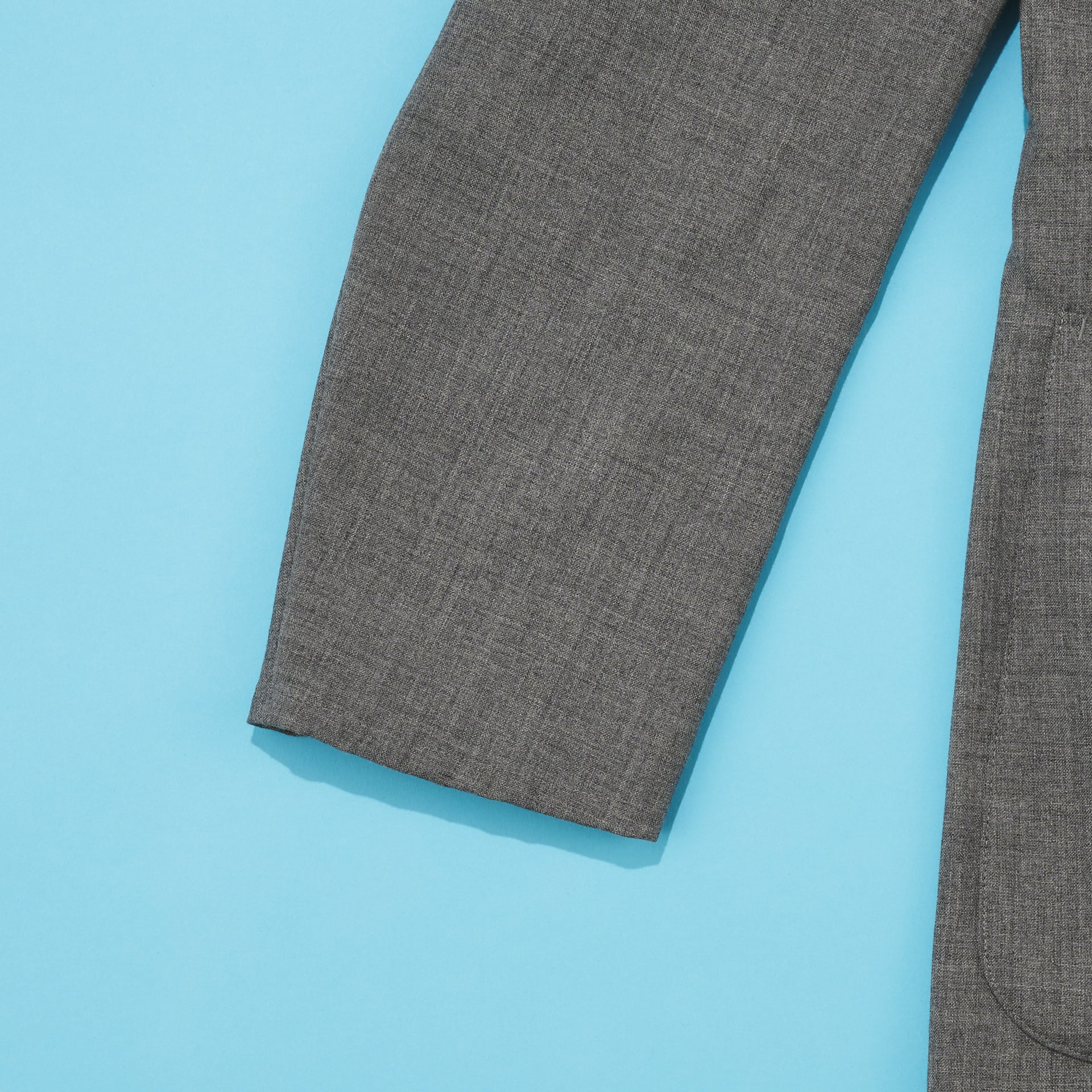MADISON BLUE（マディソンブルー）の涼感シングルジャケットの袖口