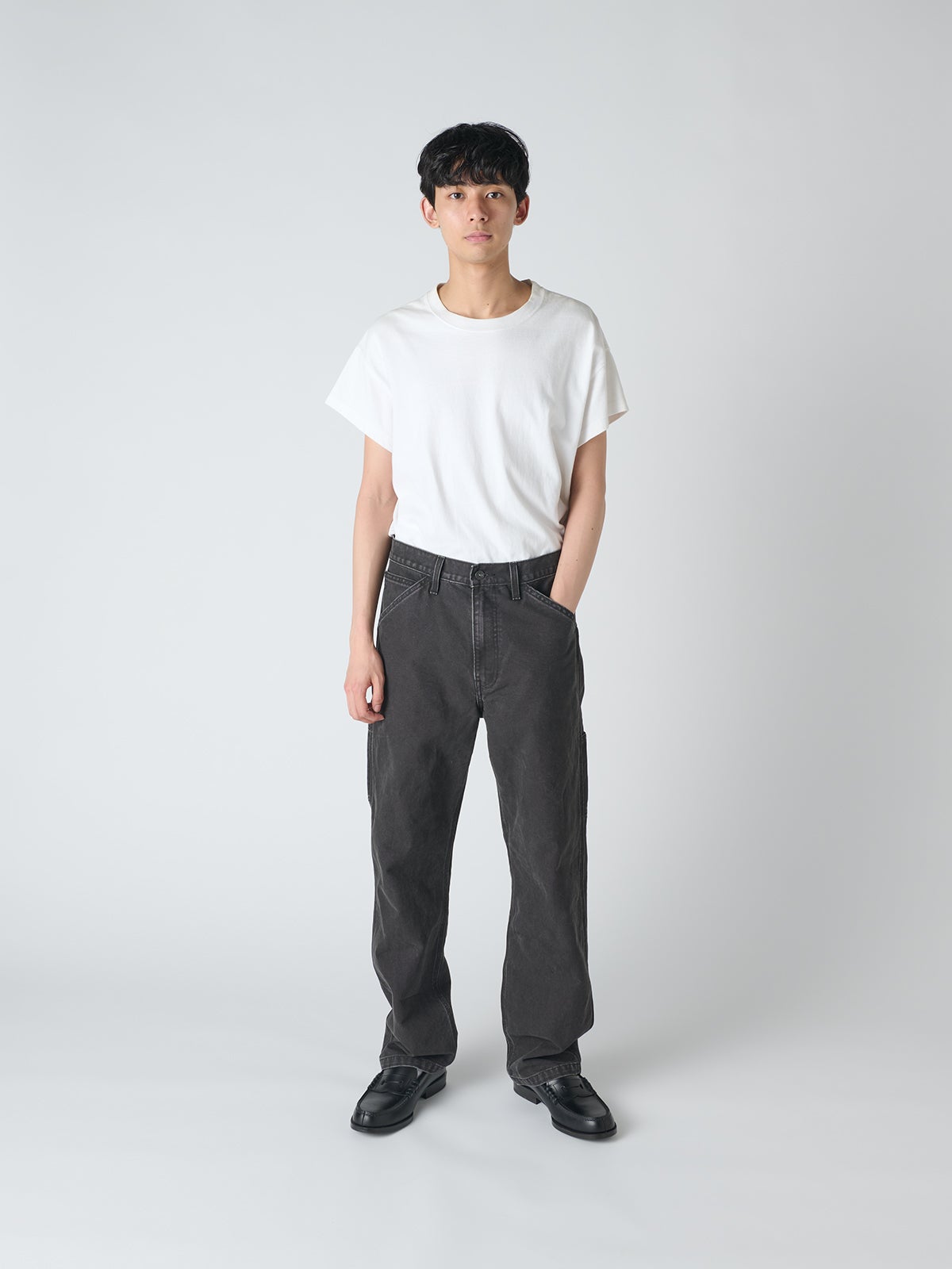 リーバイス®/WORKWEAR 568™ ルーズストレート カーペンターパンツ ブラックの着用フロント