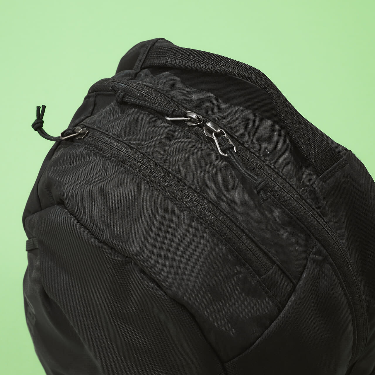 エディターが買ってよかったpatagoniaのアトム・デイパック 24Lのジップ