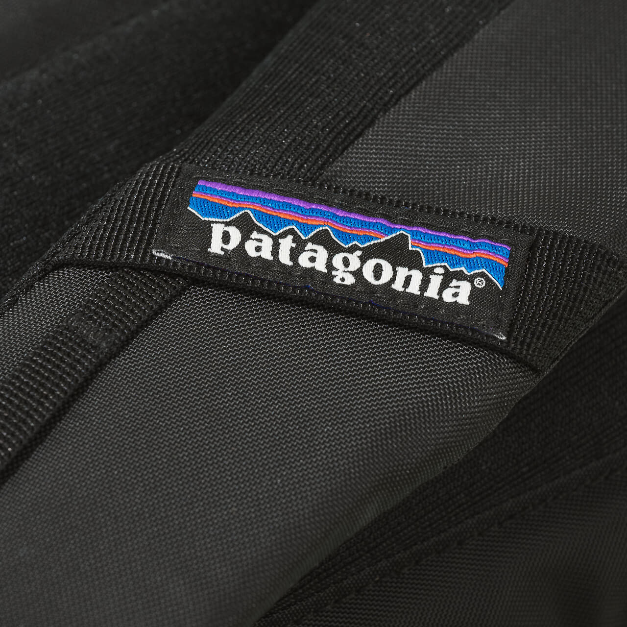 エディターが買ってよかったpatagoniaのアトム・デイパック 24Lのロゴタグ