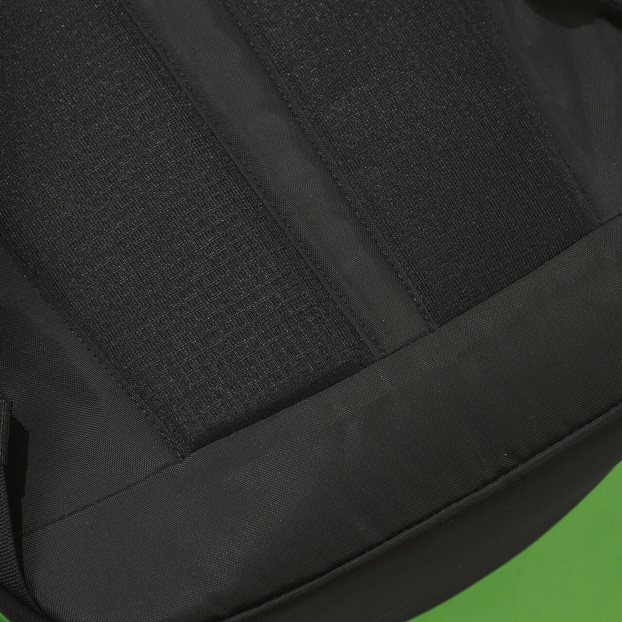 エディターが買ってよかったpatagoniaのアトム・デイパック 24Lの底面