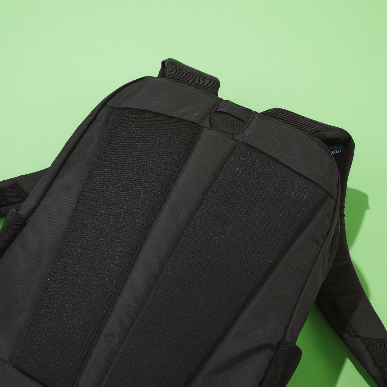 エディターが買ってよかったpatagoniaのアトム・デイパック 24Lの背面の寄り