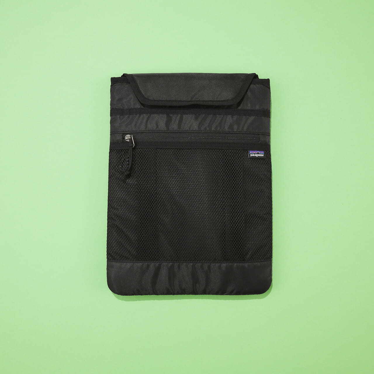 エディターが買ってよかったpatagoniaのアトム・デイパック 24LのPCケース