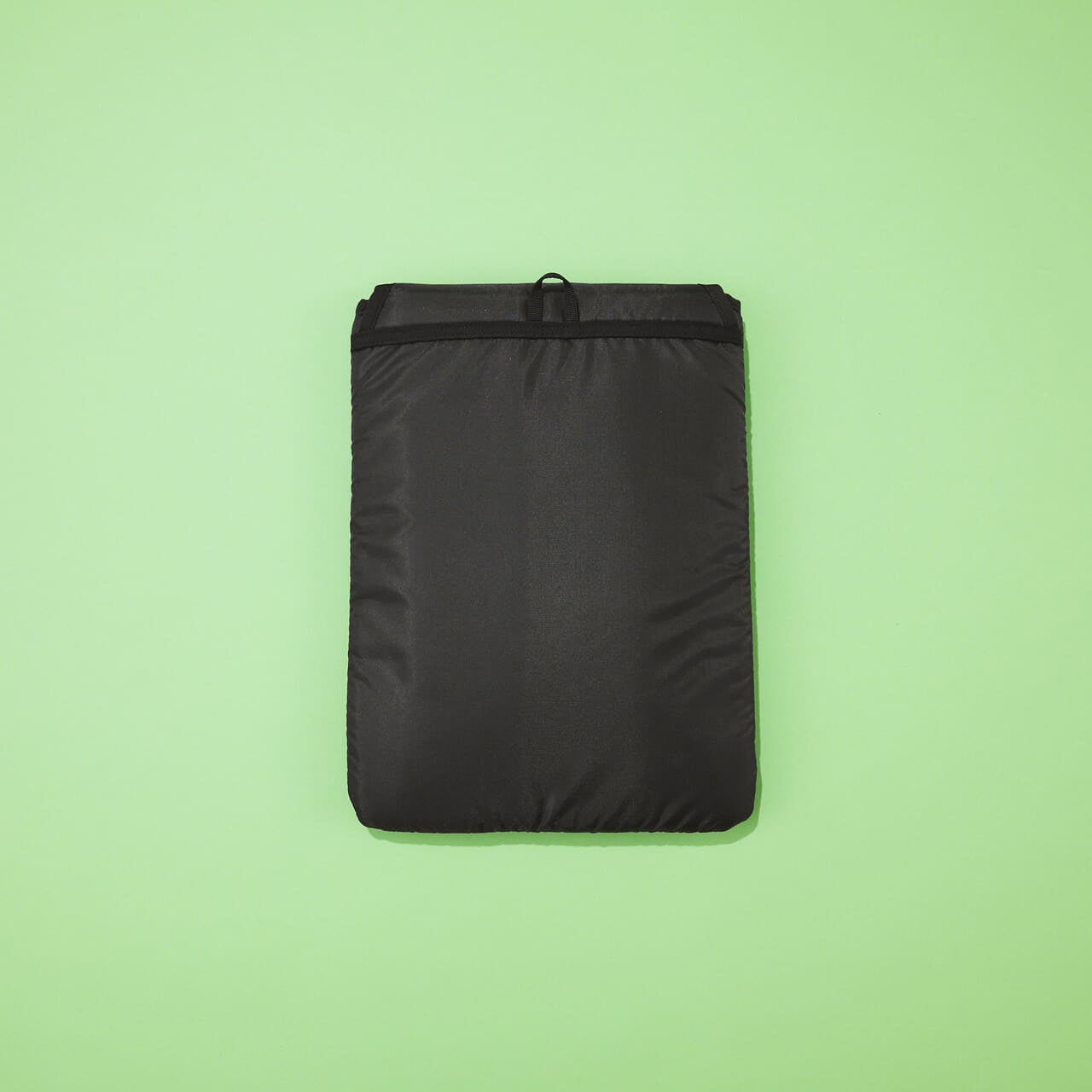 エディターが買ってよかったpatagoniaのアトム・デイパック 24LのPCケースの裏面