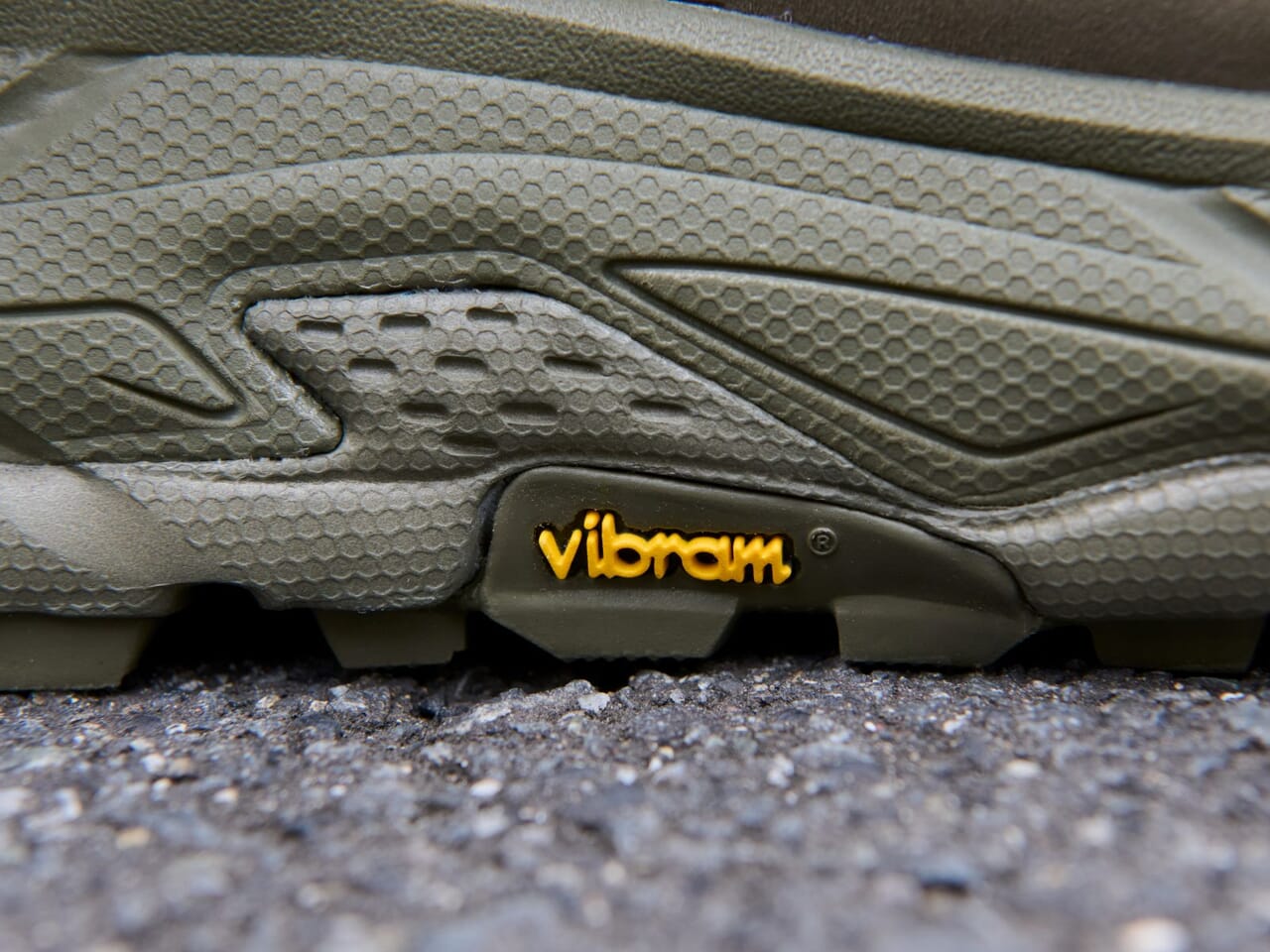 HOKA(TOR ULTRA)/ビブラムソール