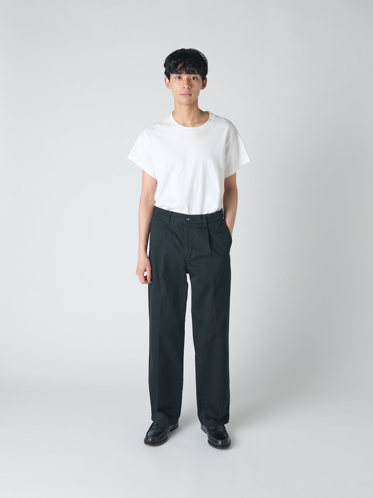 リーバイス®のWORKWEAR ルーズ プリーツ ワークチノの試着フロント