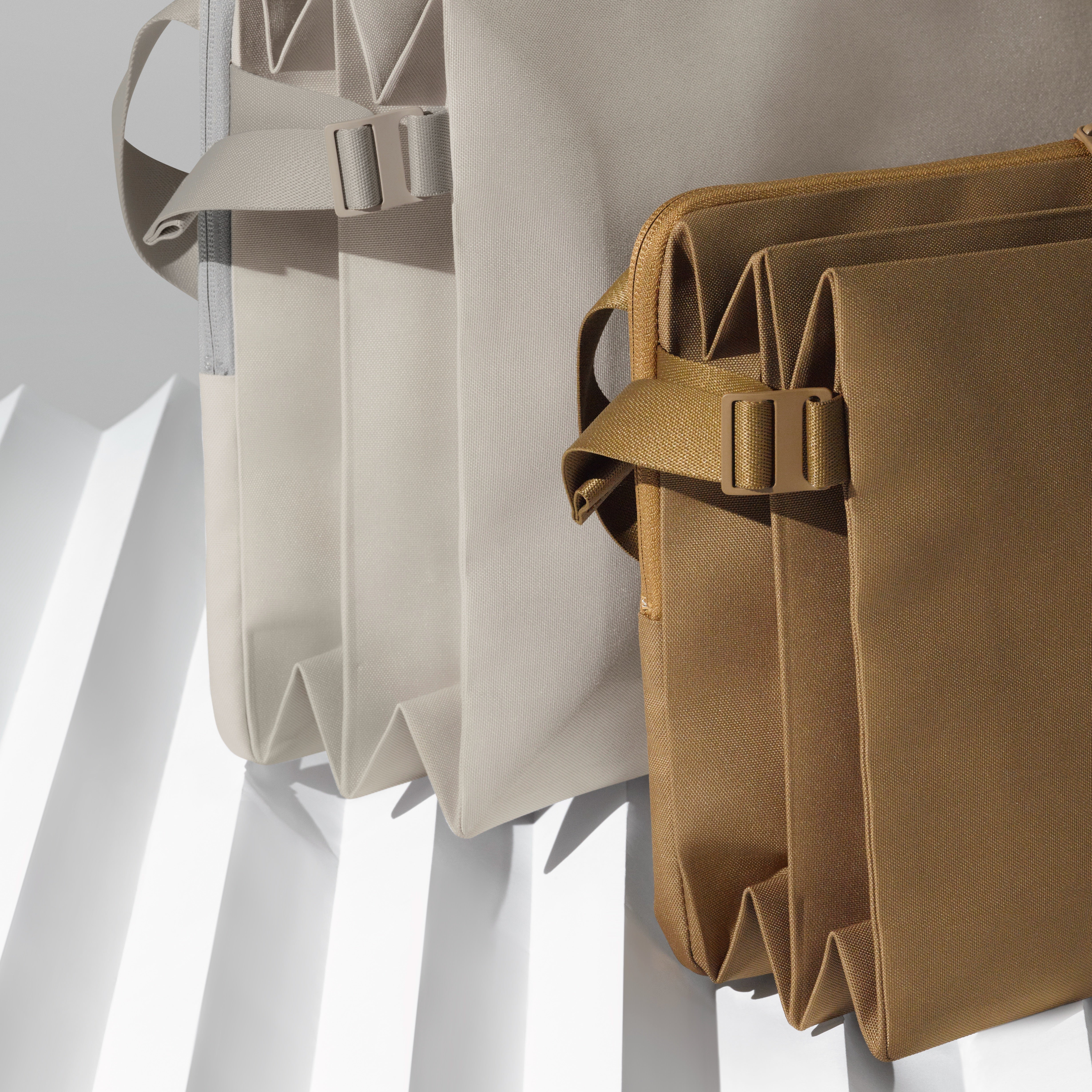 GOOD GOODS ISSEY MIYAKE　バッグ　側面