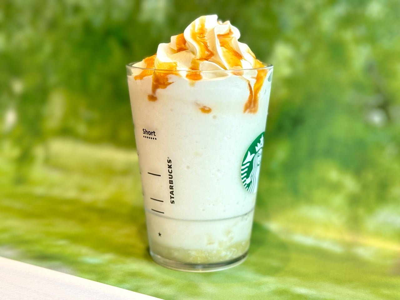 スタバ青森限定メニュー 青森 やだらめぇりんご アーモンドミルク フラペチーノ®」別角度