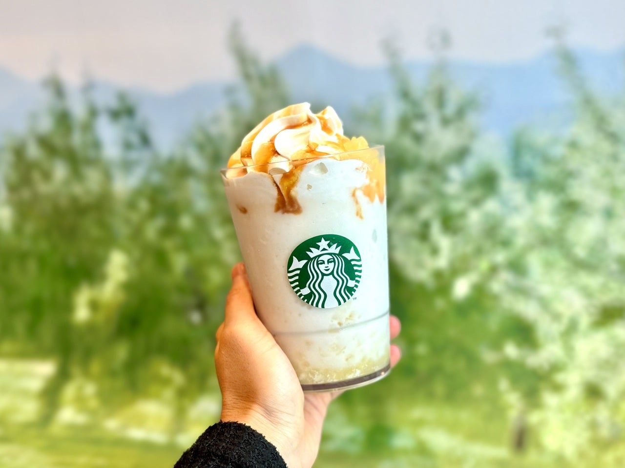 スタバ青森限定メニュー 青森 やだらめぇりんご アーモンドミルク フラペチーノ®」手持ち
