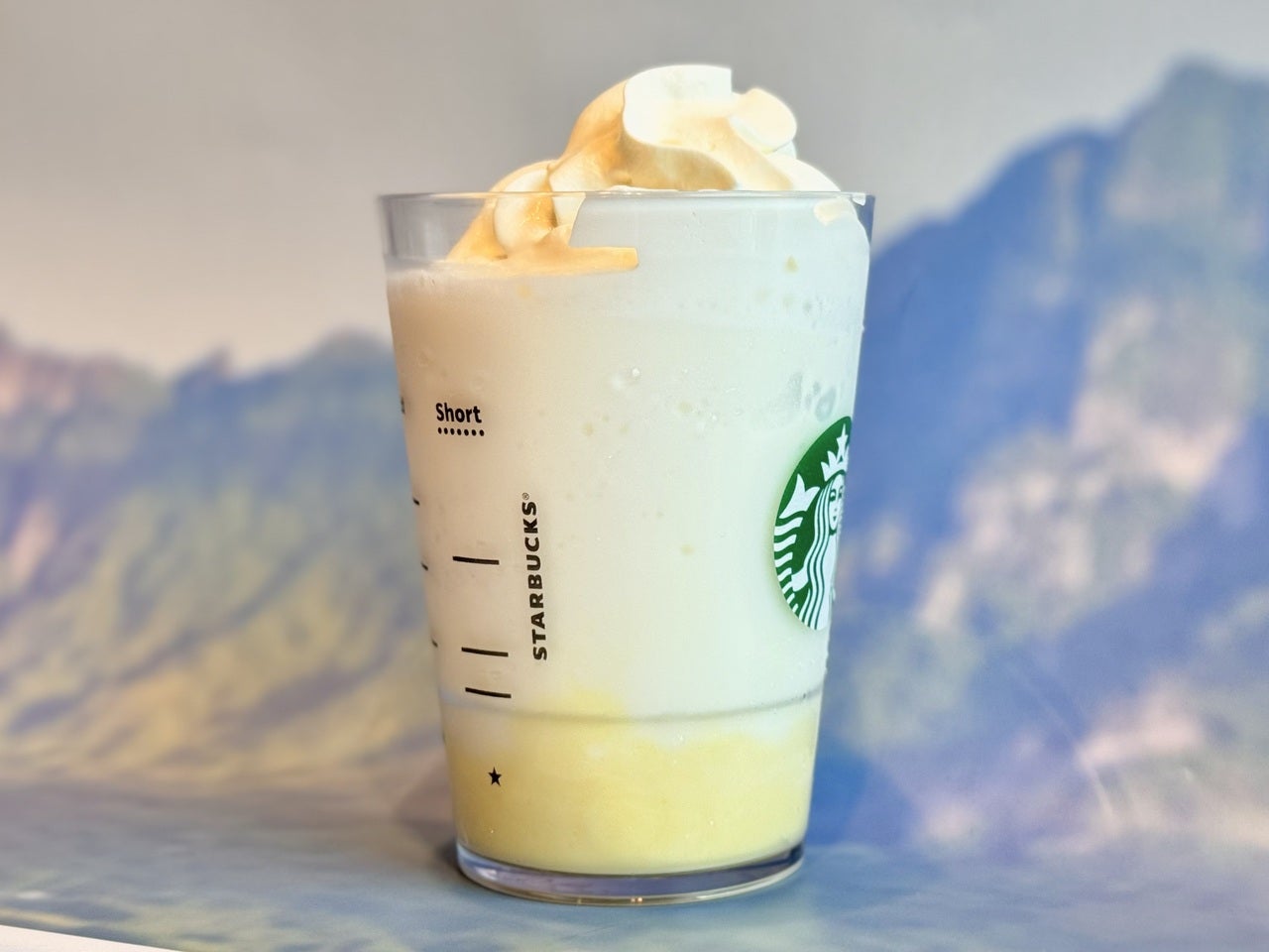 スタバ群馬限定「群馬 やっぱし妙義山なんさ パイン ヨーグルト フラペチーノ&reg;」別角度