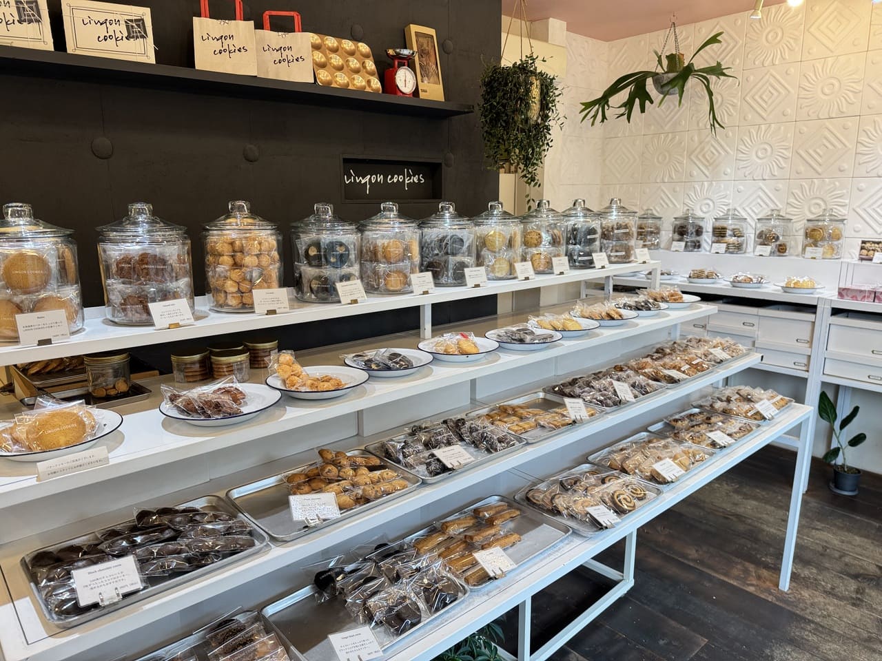 LINGON COOKIES棚に並ぶクッキー