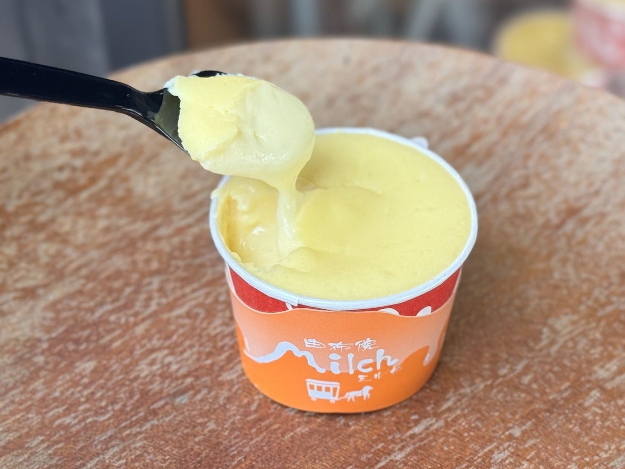 湯布院食べ歩き/「由布院ミルヒ(Yufuin Milch)」の「ケーゼクーヘン(Käsekuchen)」シズル感