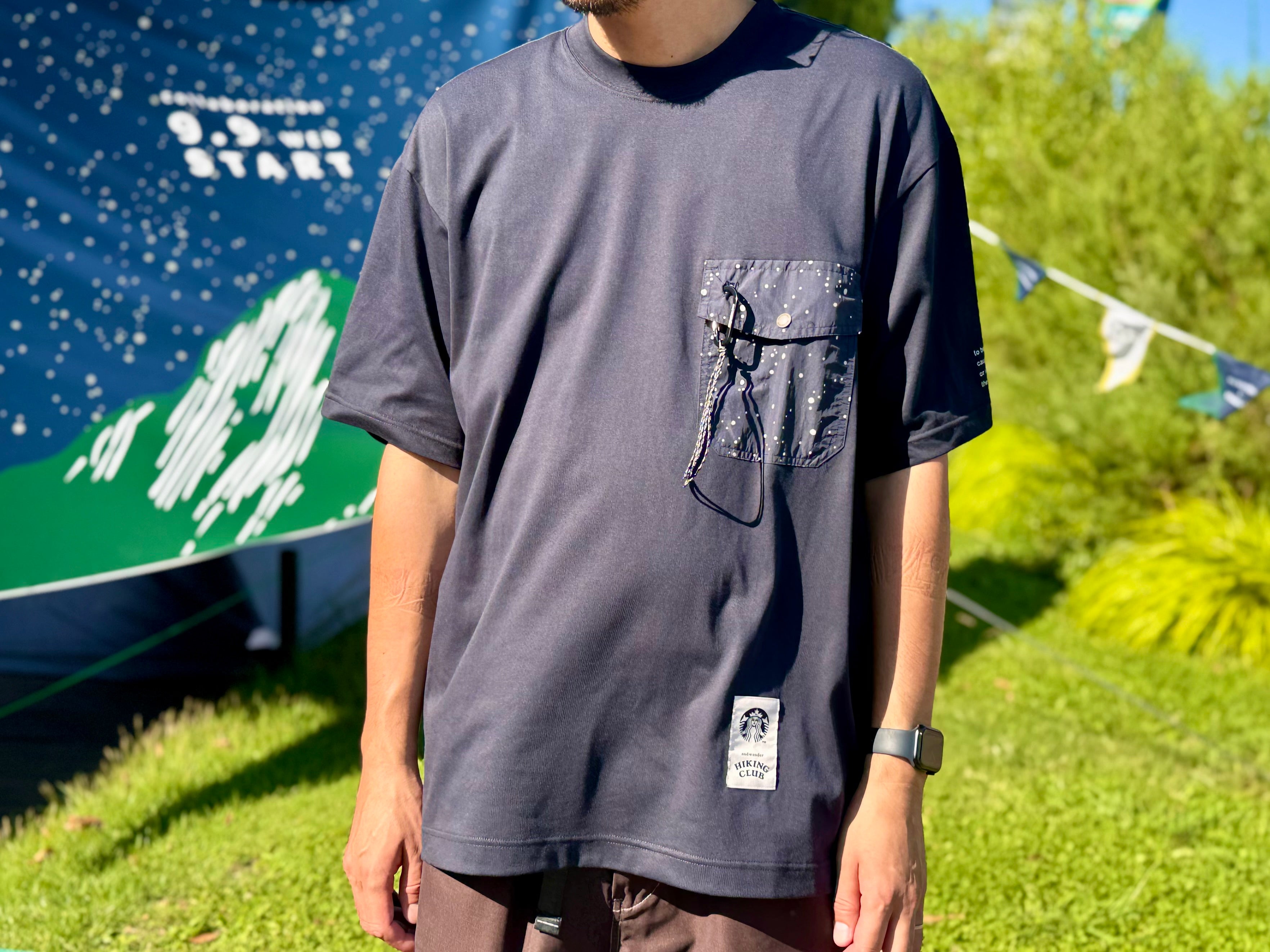 and wander + STARBUCKS ポケットTシャツ ネイビー・オフホワイト