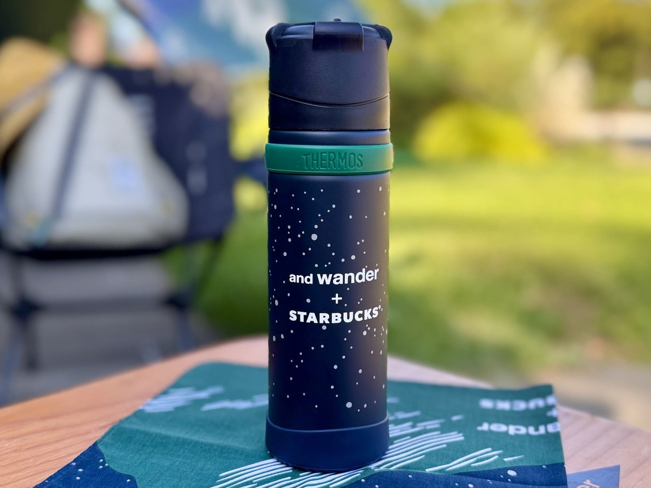 and wander + STARBUCKSステンレス山専用ボトルネイビー500m裏