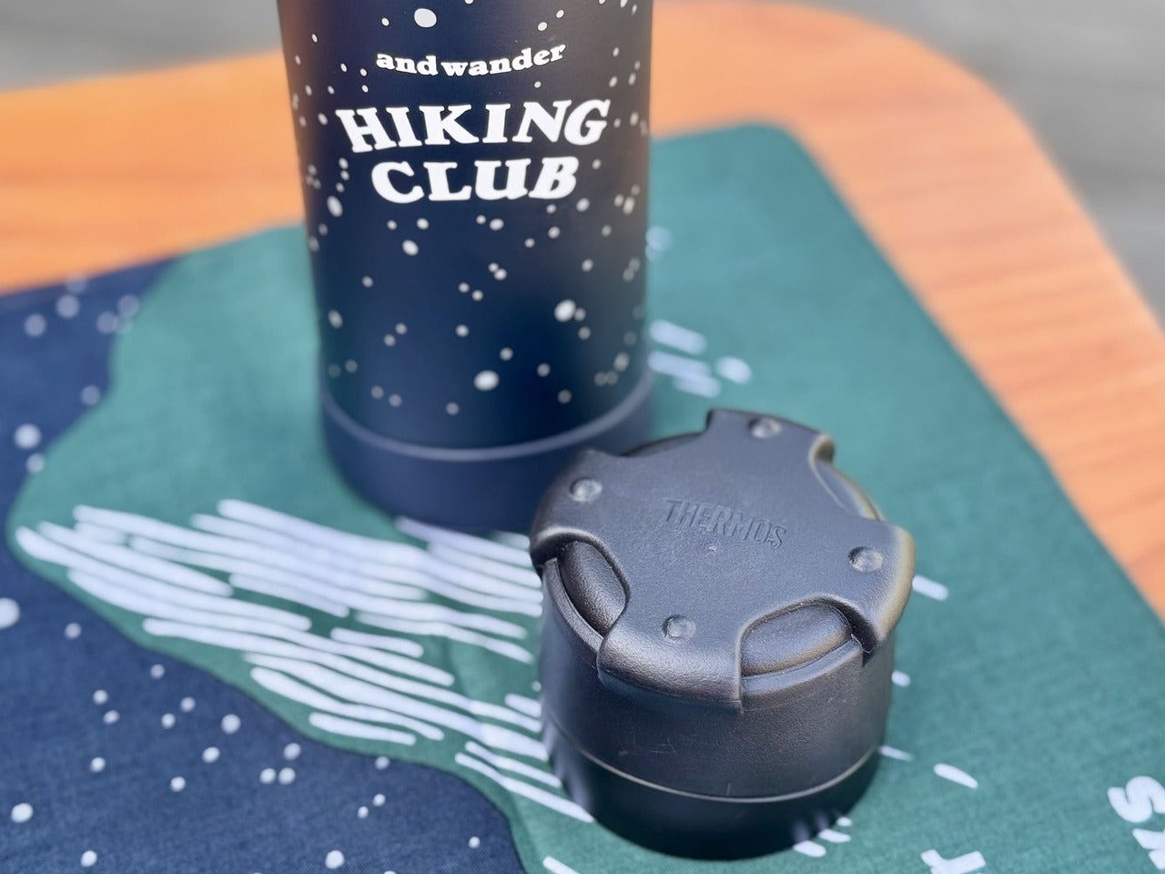 and wander + STARBUCKSステンレス山専用ボトルネイビー500mふた