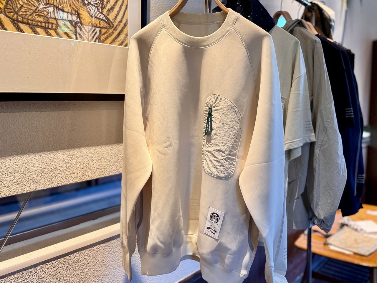 and wander + STARBUCKS エアジャージー プルオーバー ネイビー・オフホワイト