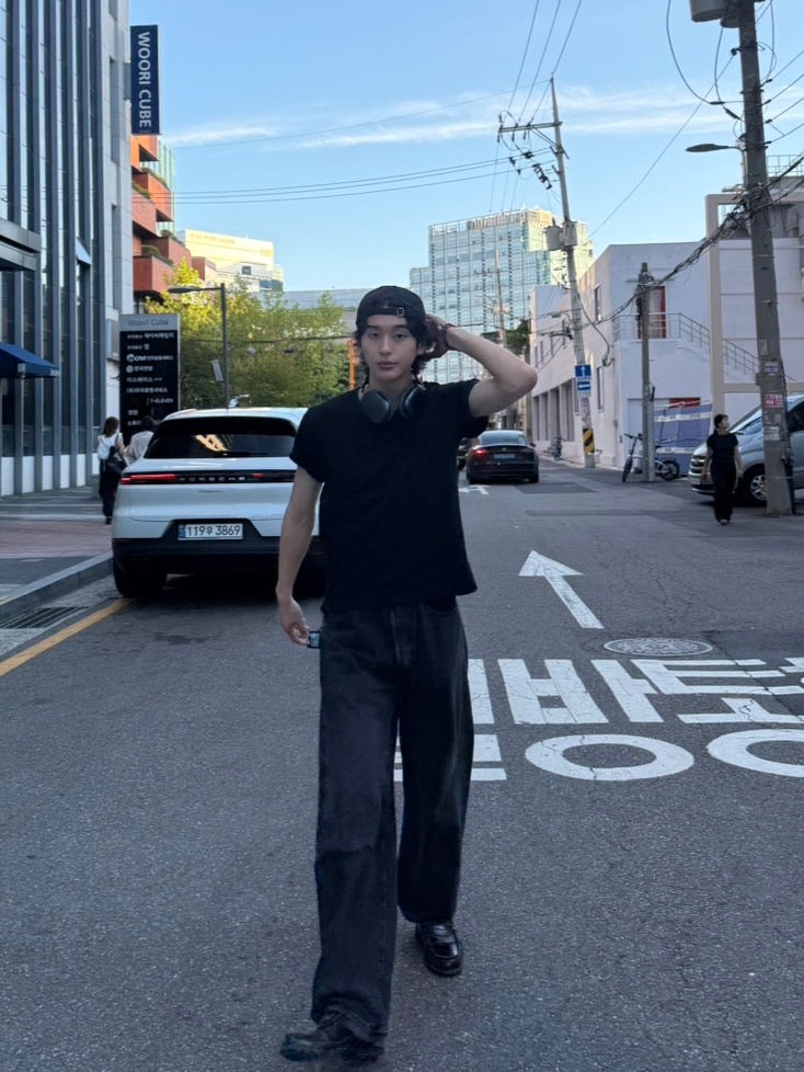 韓国の街を歩く石川愛大