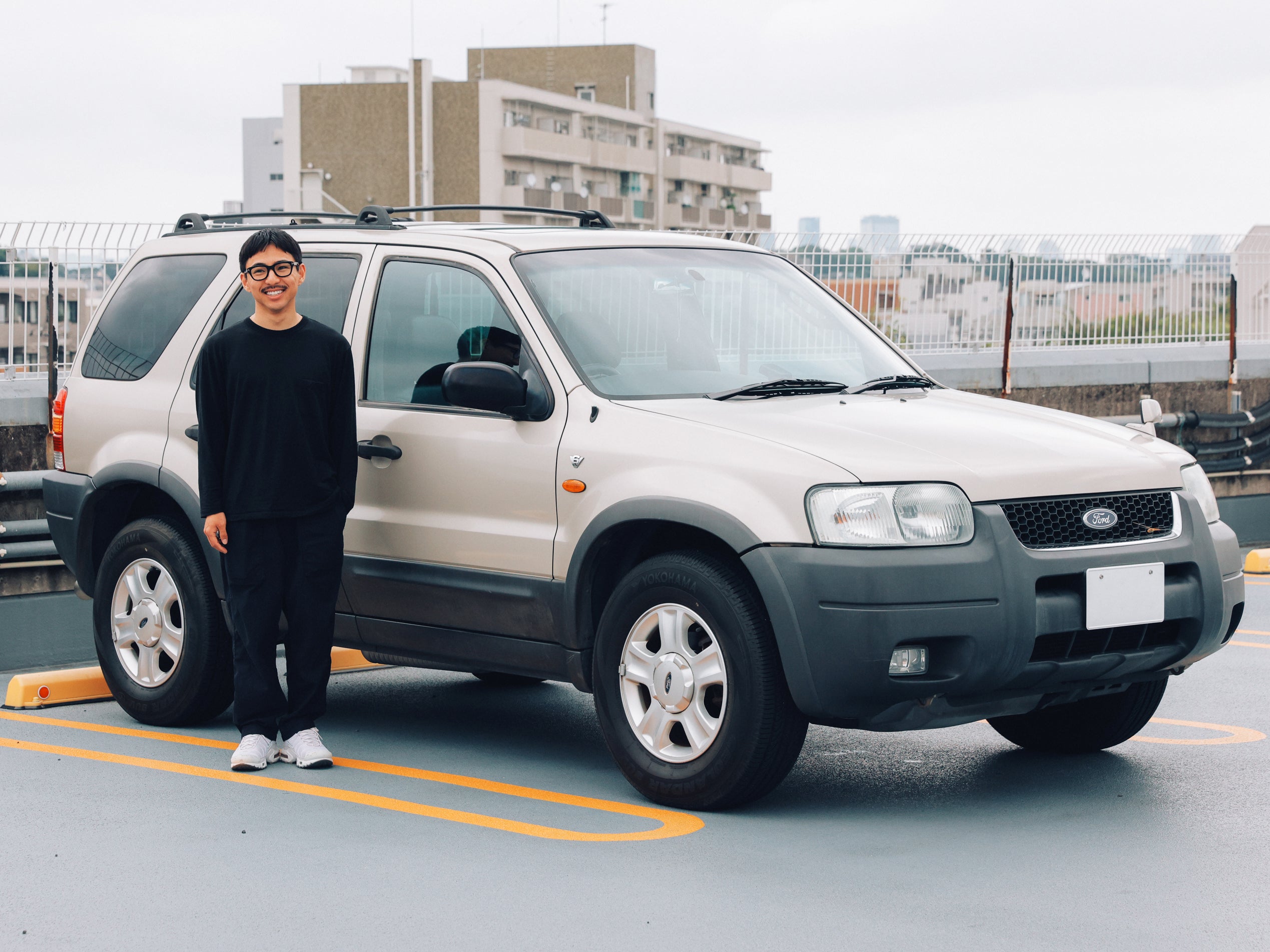 「フォード エスケープ」で都会から“ESCAPE”。クルマがなくても困らない東京で、それでも愛車を所有する意味【俺たち20代“クルマ・バイク”語り！／Vol.58①】