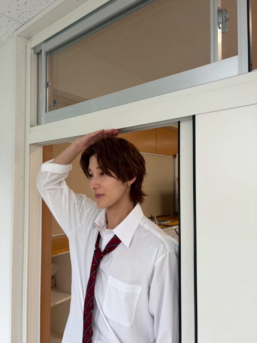 制服姿の四坂亮翔