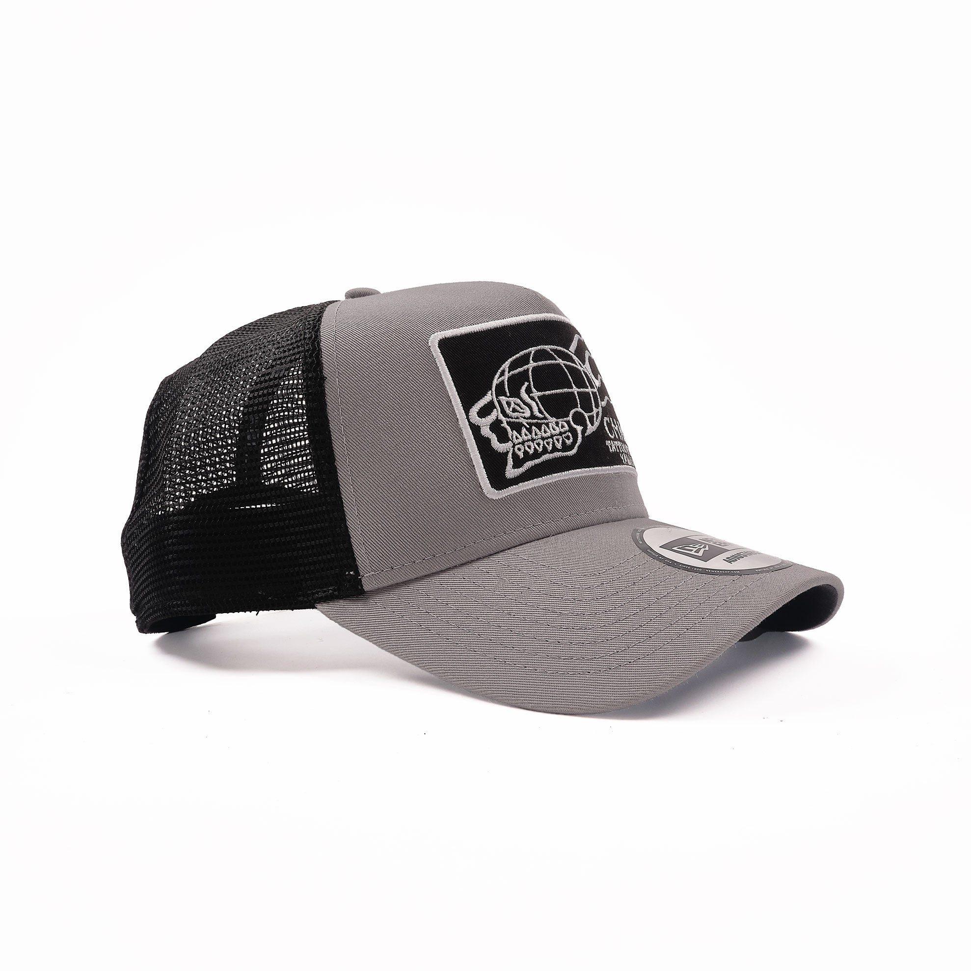TATTOO STUDIO YAMADA、NEW ERA®、BEAMS グレー 側面