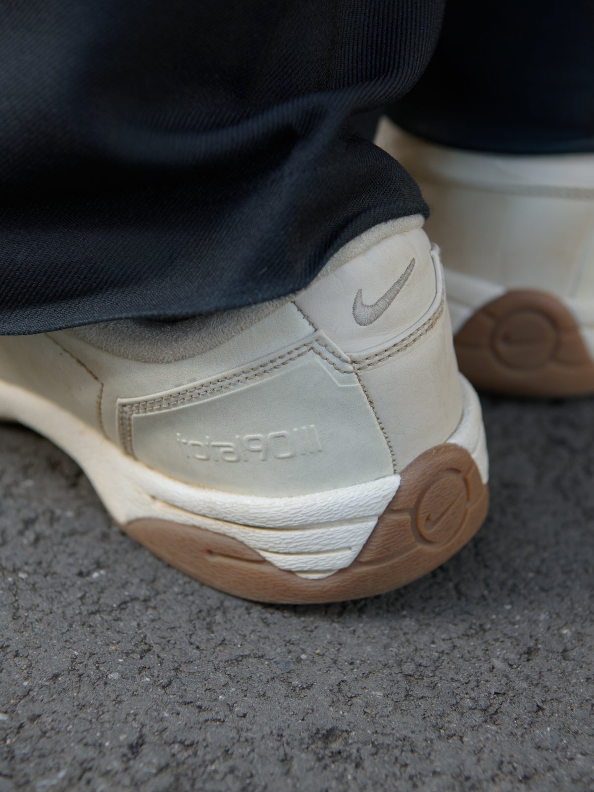 EDSTR&Ouml;M OFFICE PR & Communications大沢駿介さんの愛用スニーカー・NIKEのNIKE TOTAL 90ソール寄り