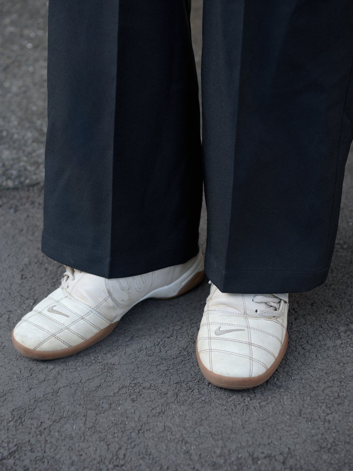 EDSTR&Ouml;M OFFICE PR & Communications大沢駿介さんの愛用スニーカー・NIKEのNIKE TOTAL 90トウ右