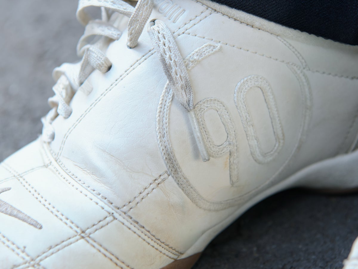 EDSTR&Ouml;M OFFICE PR & Communications大沢駿介さんの愛用スニーカー・NIKEのNIKE TOTAL 90数字ロゴ寄り
