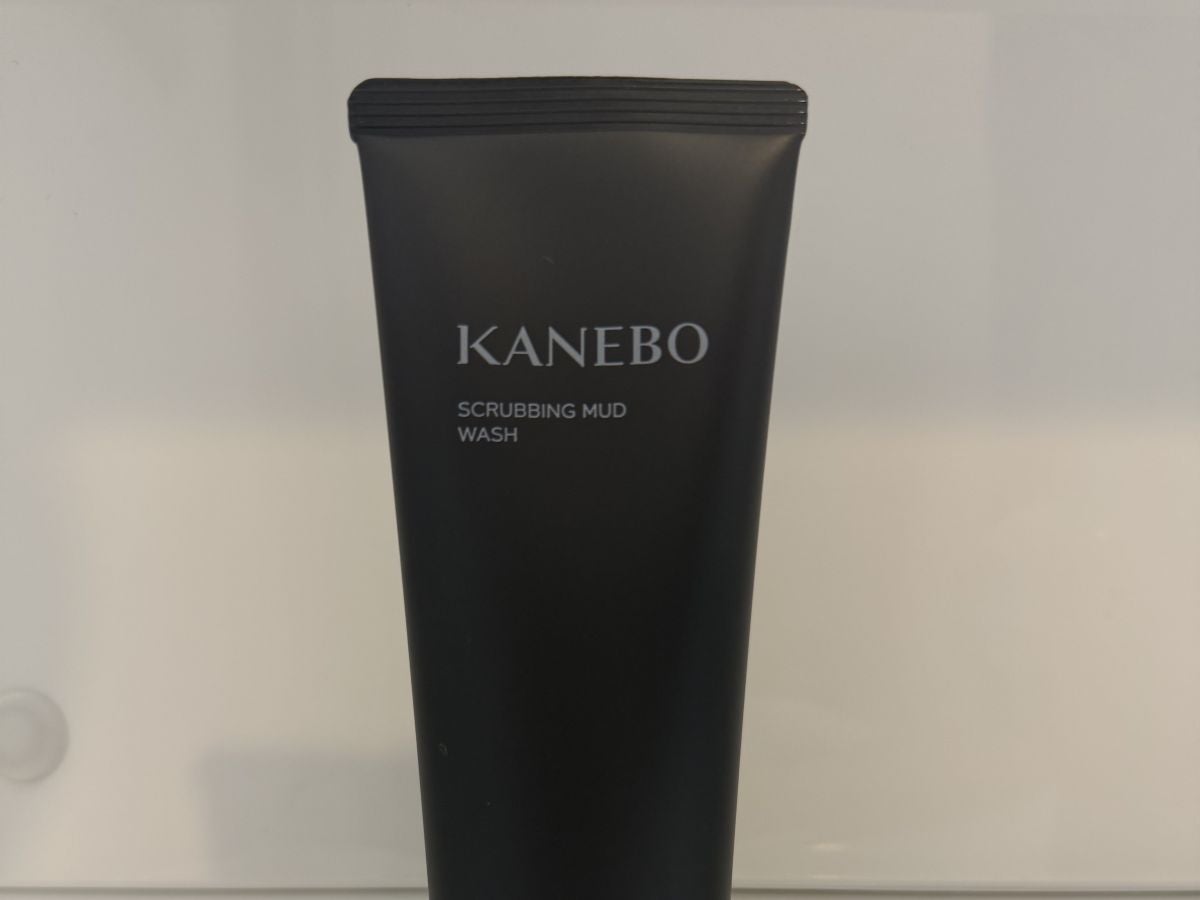 毛穴汚れをすっきりオフ！「KANEBO スクラビング マッド ウォッシュ」で透明感あふれる肌へ【MNBA DAIKI】
