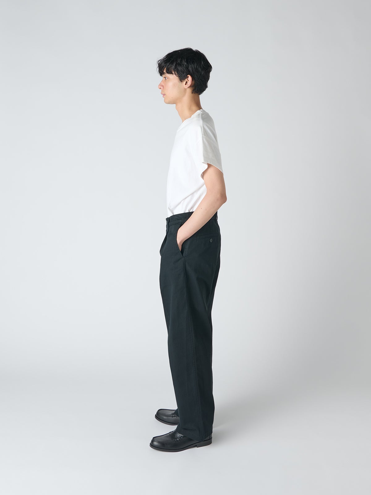 リーバイス®のWORKWEAR ルーズ プリーツ ワークチノの試着サイド