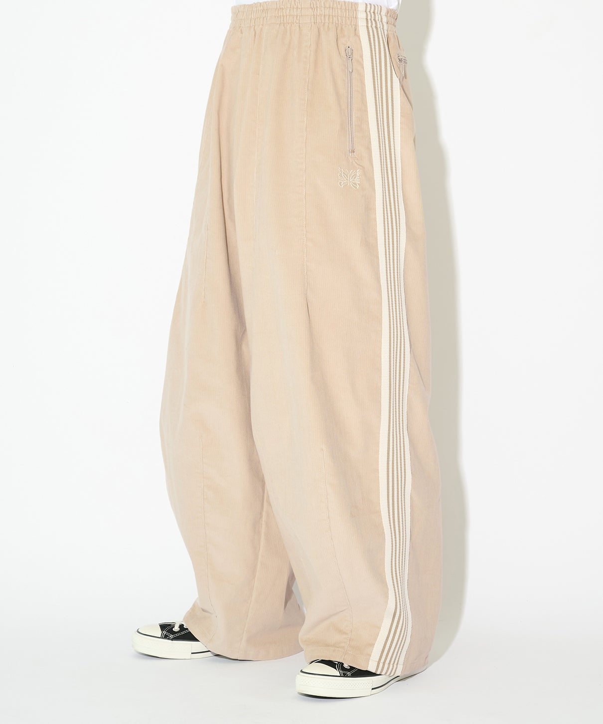 H.D.TRACK PANT 着画 ベージュ