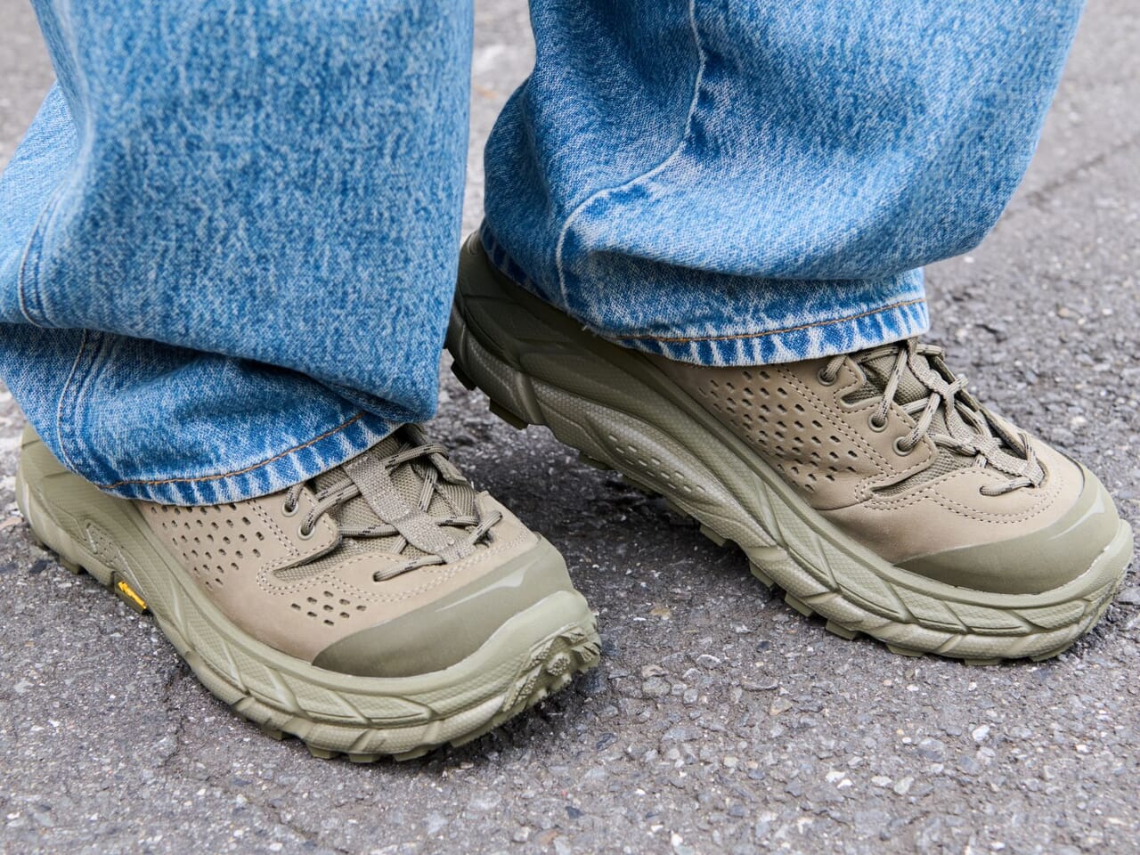 HOKA(TOR ULTRA)スニーカー紹介
